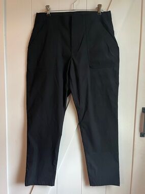 Eddie Bauer Black Women's Capris with Front Patch Pockets